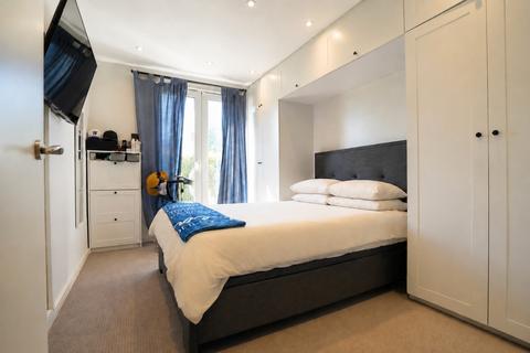 2 bedroom flat for sale, Roxborough Avenue, Harrow HA1