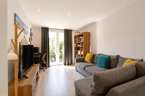 2 bedroom flat for sale, Roxborough Avenue, Harrow HA1