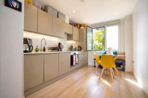 2 bedroom flat for sale, Roxborough Avenue, Harrow HA1