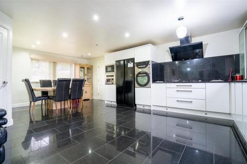 7 bedroom detached house to rent, Long Croft View, Batley