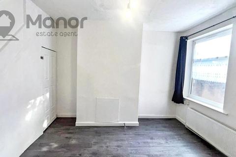 2 bedroom end of terrace house to rent, Tyldesley Street, Manchester, M14 4JW
