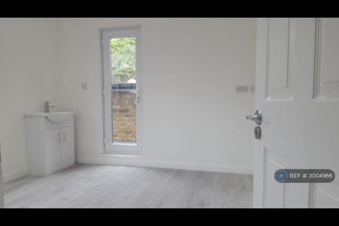 1 bedroom end of terrace house to rent, Coach House Mews, Bromley, BR1