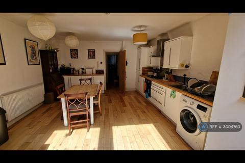 2 bedroom maisonette to rent, Lower Cheltenham Place, Bristol, BS6