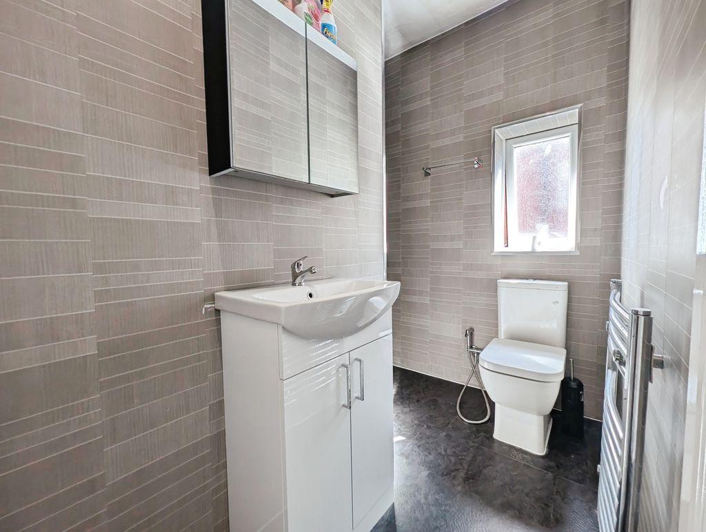 House in Newcastle Upon Tyne - View 2
