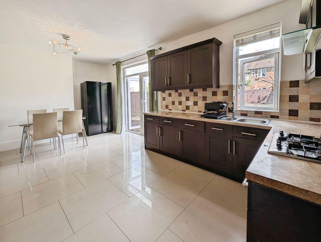 House in Newcastle Upon Tyne - View 3