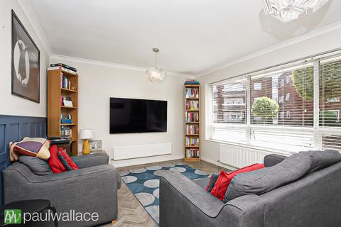 2 bedroom ground floor flat for sale, Lansdowne Court, Broxbourne|Spacious Ground Floor Apartment|Moments from Station