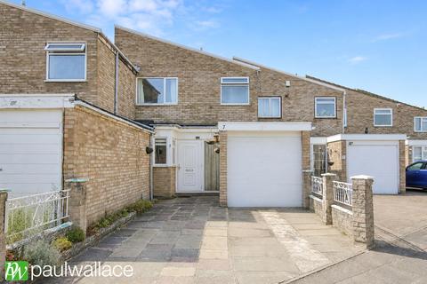 Fern Close, Broxbourne|Complete Chain