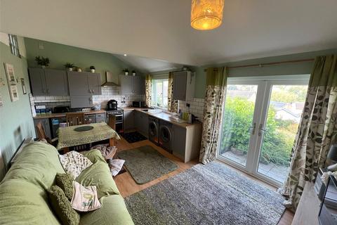 3 bedroom detached house for sale, Heys Gardens, Thongsbridge, Holmfirth, HD9