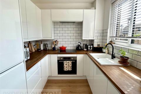 3 bedroom terraced house to rent, Hall Lee Fold, Lindley, Huddersfield, West Yorkshire, HD3