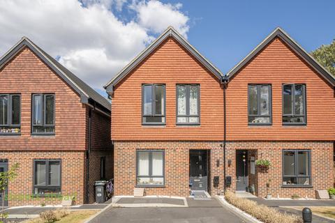 Winchester Close, Coulsdon, CR5