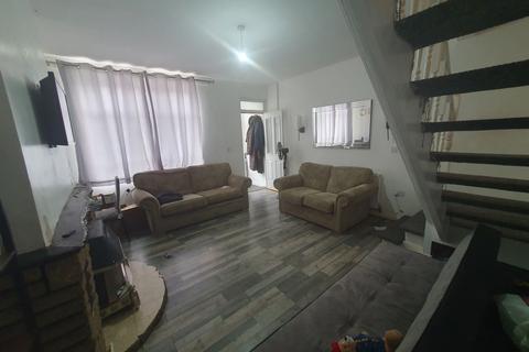 2 bedroom terraced house to rent, Tonge Moor Road, Bolton