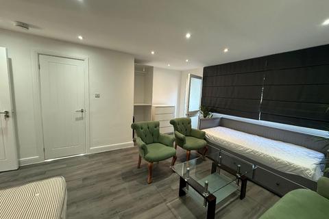 1 bedroom in a house share to rent, Gervase Close, Wembley