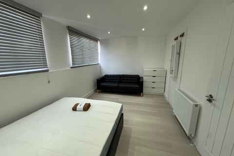 1 bedroom in a house share to rent, Gervase Close, Wembley