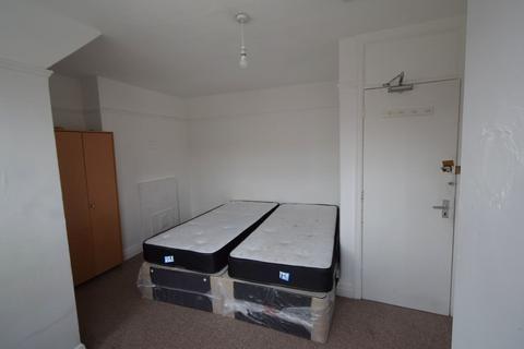 2 bedroom house share to rent, South Croydon CR2