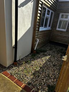 3 bedroom detached bungalow to rent, Scotter Road, Pokesdown