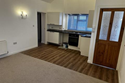 3 bedroom detached bungalow to rent, Scotter Road, Pokesdown