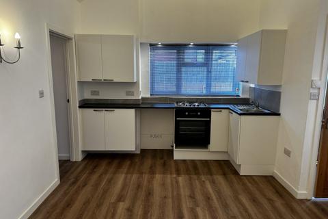 3 bedroom detached bungalow to rent, Scotter Road, Pokesdown