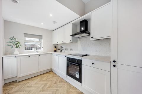 2 bedroom house to rent, Thornton Road Fallowfield, Manchester M14