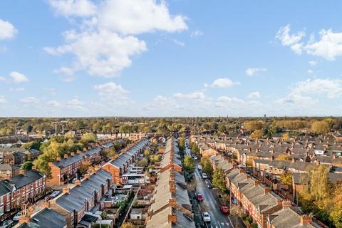 2 bedroom house to rent, Thornton Road Fallowfield, Manchester M14