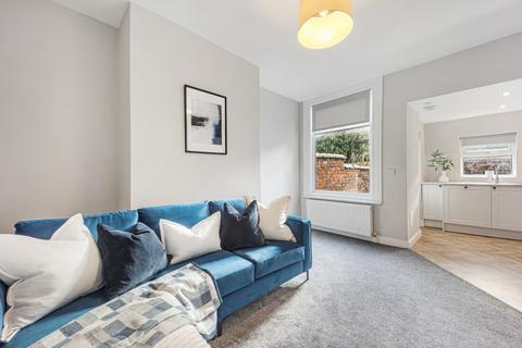 2 bedroom house to rent, Thornton Road Fallowfield, Manchester M14