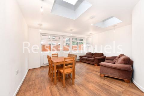 5 bedroom terraced house to rent, Ferry Street, Isle of dogs, London E14