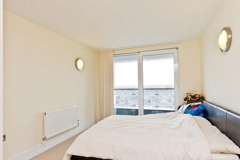 2 bedroom flat for sale, High Road, Ilford IG1