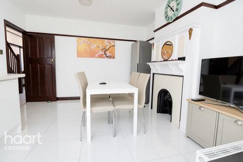 4 bedroom terraced house to rent, Warlingham Road, Thornton heath