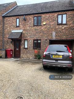 3 bedroom terraced house to rent, Wren Court, Slough, SL3
