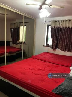 3 bedroom terraced house to rent, Wren Court, Slough, SL3