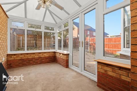 3 bedroom end of terrace house to rent, Alfriston Close, DARTFORD