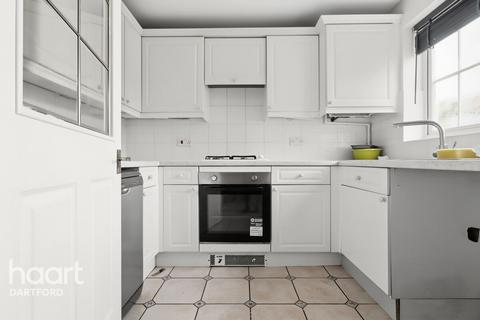 3 bedroom end of terrace house to rent, Alfriston Close, DARTFORD