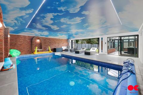 6 bedroom detached house for sale, Ayloffs Walk, Hornchurch RM11