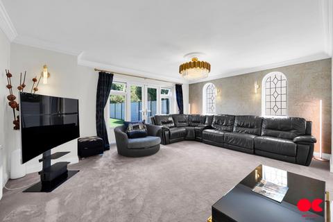 6 bedroom detached house for sale, Ayloffs Walk, Hornchurch RM11