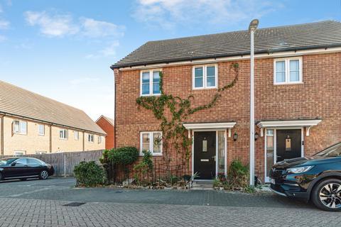 3 bedroom semi-detached house to rent, Lawrence Place, Shinfield, Reading, RG2