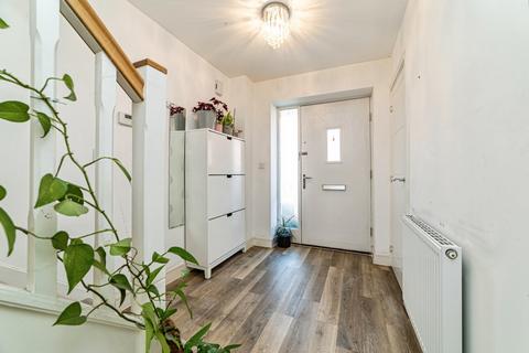 3 bedroom semi-detached house to rent, Lawrence Place, Shinfield, Reading, RG2