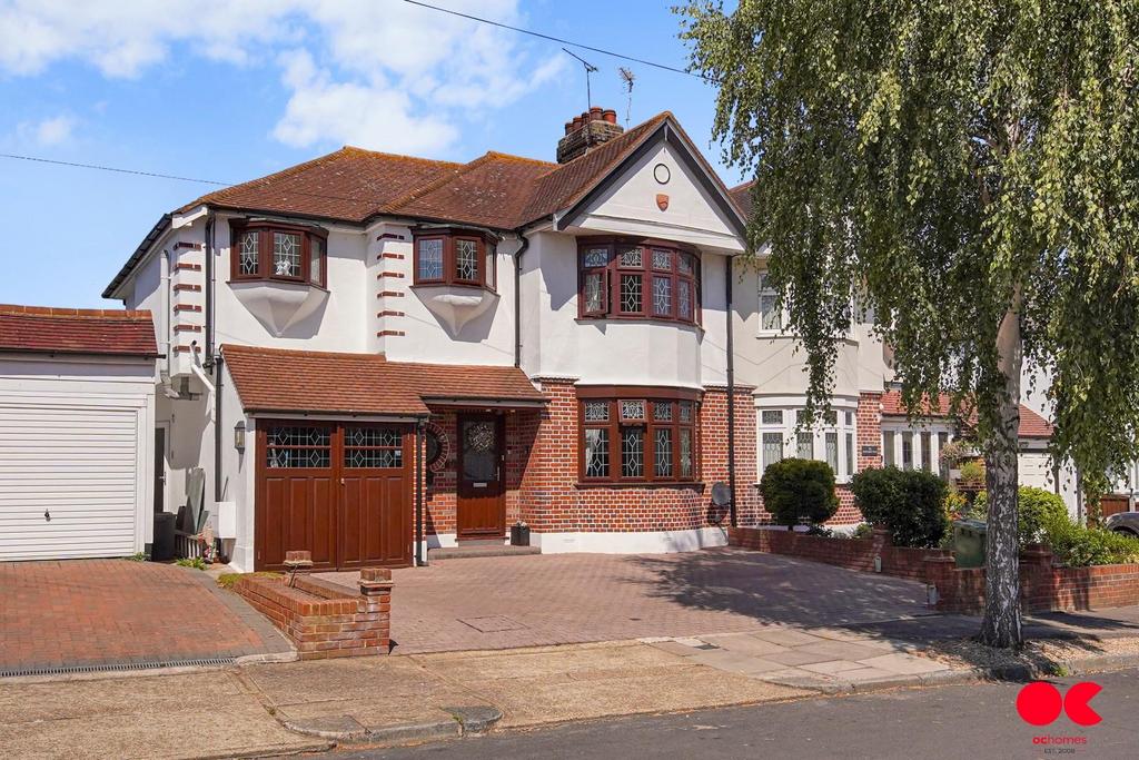 Detached house exterior, driveway, garage