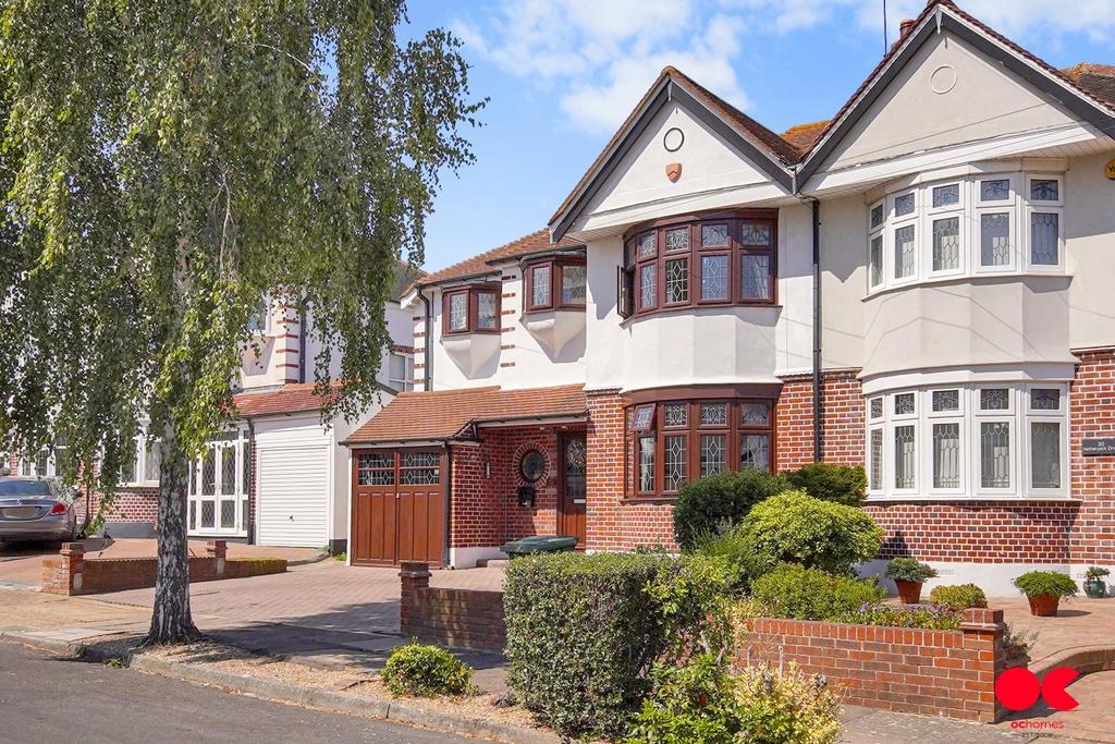 Detached house exterior, driveway