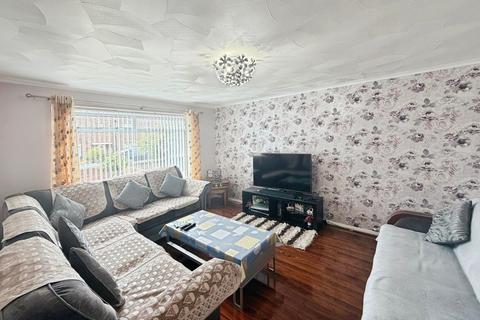 3 bedroom semi-detached house to rent, Oakengates Road, Telford TF2