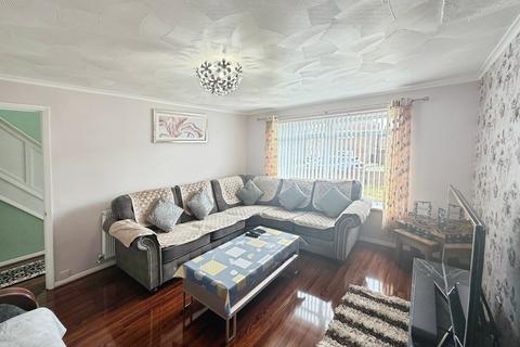 3 bedroom semi-detached house to rent, Oakengates Road, Telford TF2