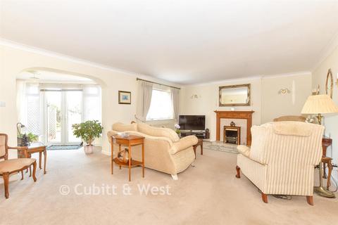 3 bedroom ground floor flat for sale, Fosters, East Preston BN16