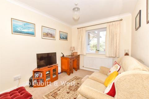 3 bedroom ground floor flat for sale, Fosters, East Preston BN16