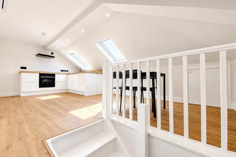 1 bedroom flat for sale, Sidney Avenue, Palmers Green, N13