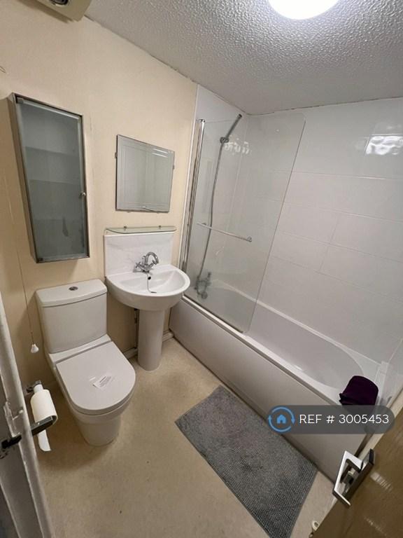 Apartment in Newcastle Upon Tyne - View 5