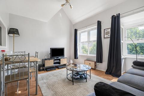 2 bedroom maisonette for sale, Pilgrims Close, London, N13