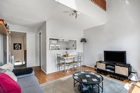 2 bedroom maisonette for sale, Pilgrims Close, London, N13