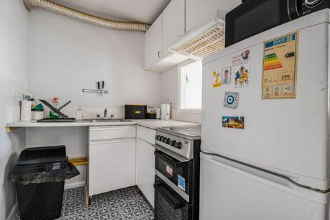 2 bedroom maisonette for sale, Pilgrims Close, London, N13