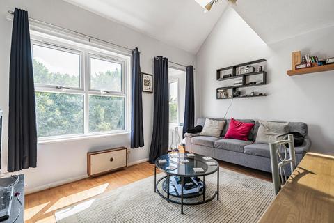 2 bedroom maisonette for sale, Pilgrims Close, London, N13
