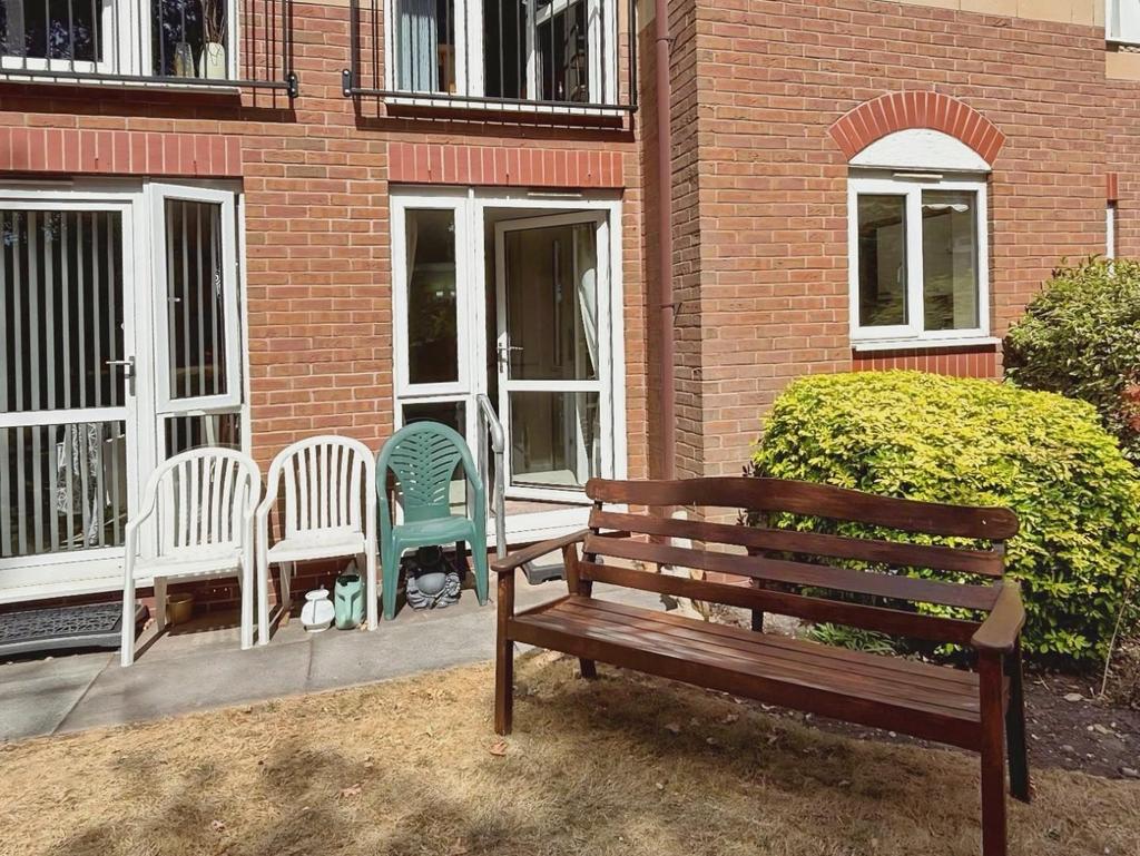 House in Birmingham, Maney, Sutton Coldfield - View 3