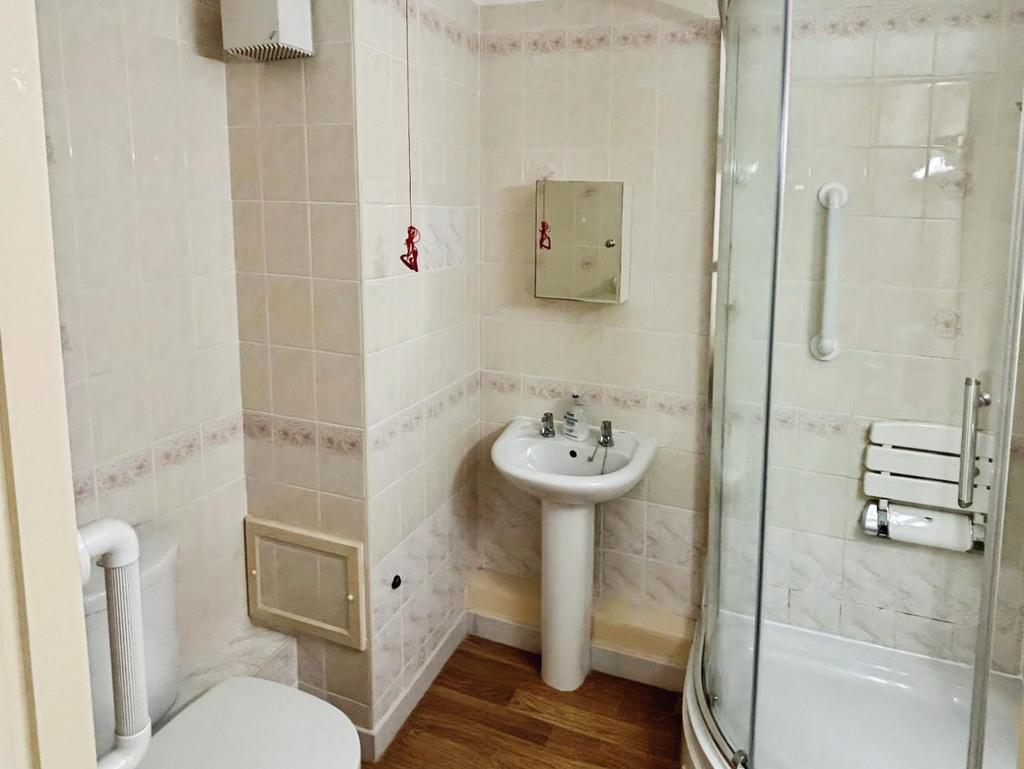 House in Birmingham, Maney, Sutton Coldfield - View 4