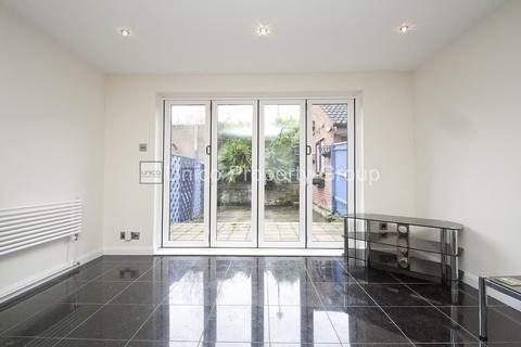 2 bedroom end of terrace house to rent, London E14